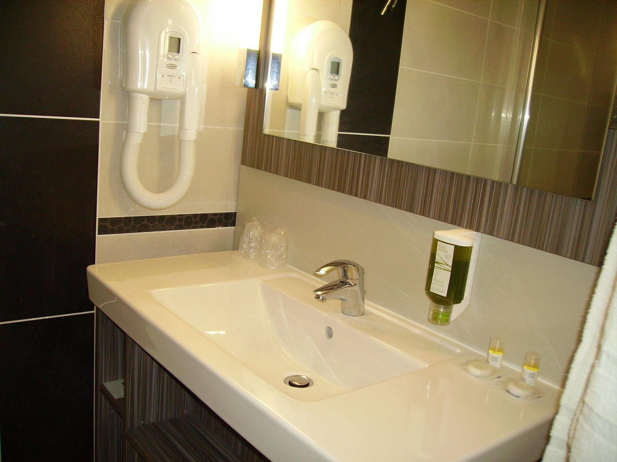 Hotel Ibis Styles Melun Rubelles Zewnętrze zdjęcie